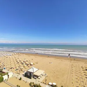 https://la-torre-lido-di-jesolo.hotelslidodijesolo.com
